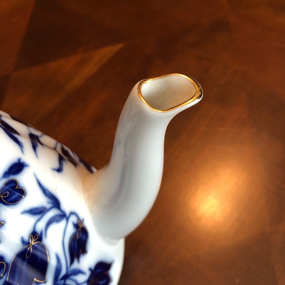 Lomonosov made in St. Petersburg Russia Porcelain with 22K Gold Trim Teapot - Picture 8 of 10